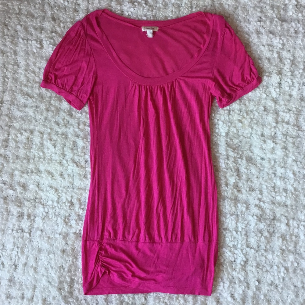 Hot pink long scoop neck short sleeved top